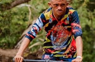 Ciclista morre após colidir com moto (Foto: Reprodução)
