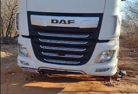 Criminosos fazem motorista refém e roubam pneus de caminhão em cidade do Piauí