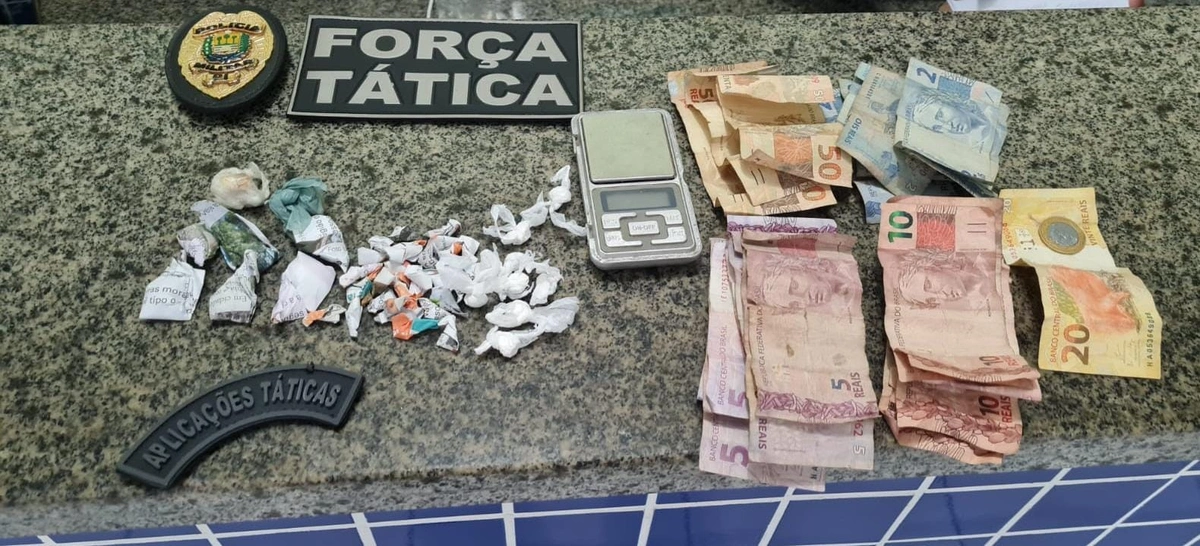 Drogas e objetos apreendidos pela Polícia