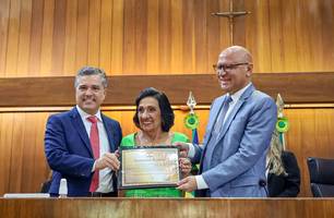 Entrega do reconhecimento legislativo para desembargadora (Foto: Reprodução)