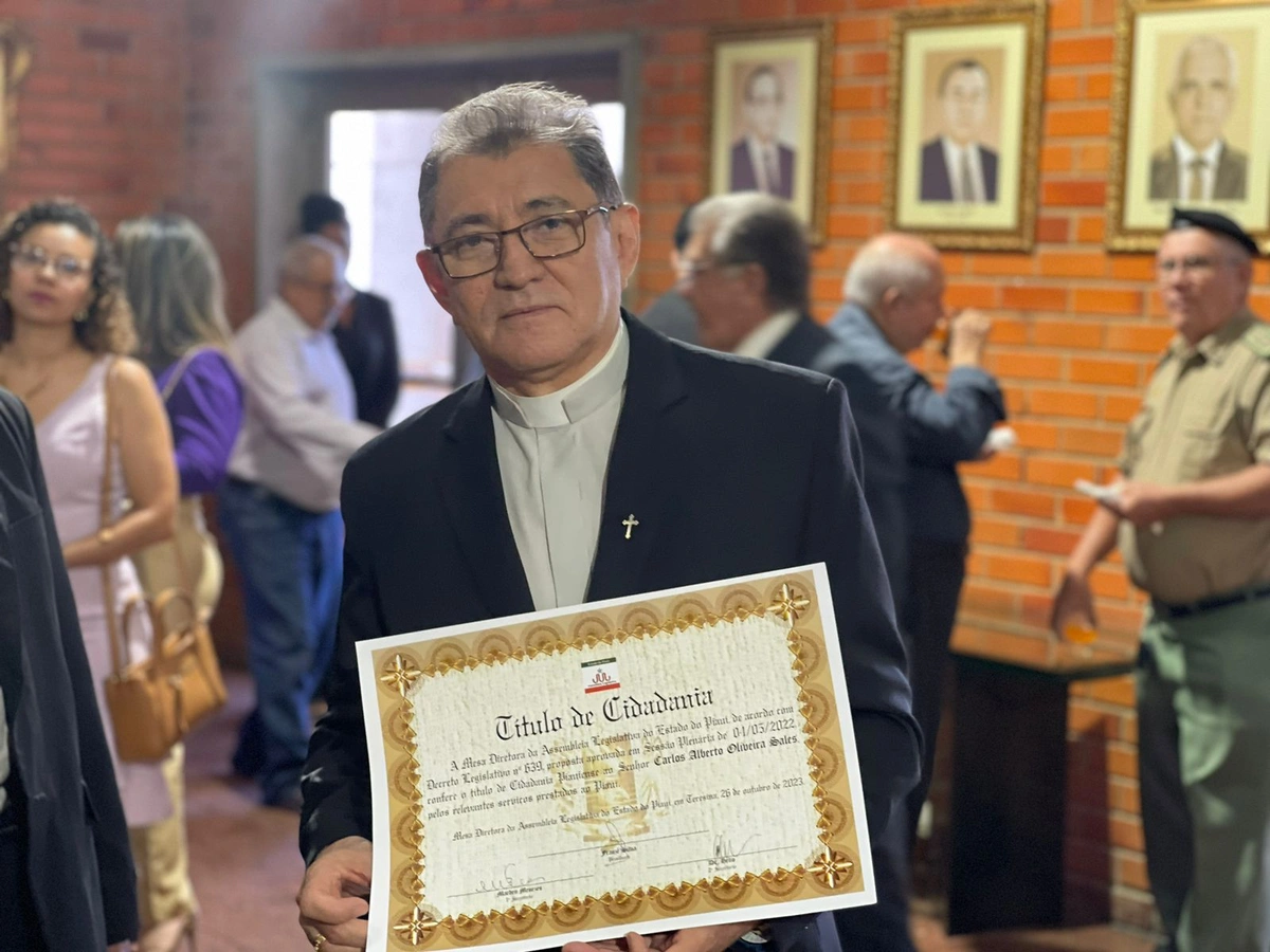 Padre Carlos Alberto Oliveira Sales
