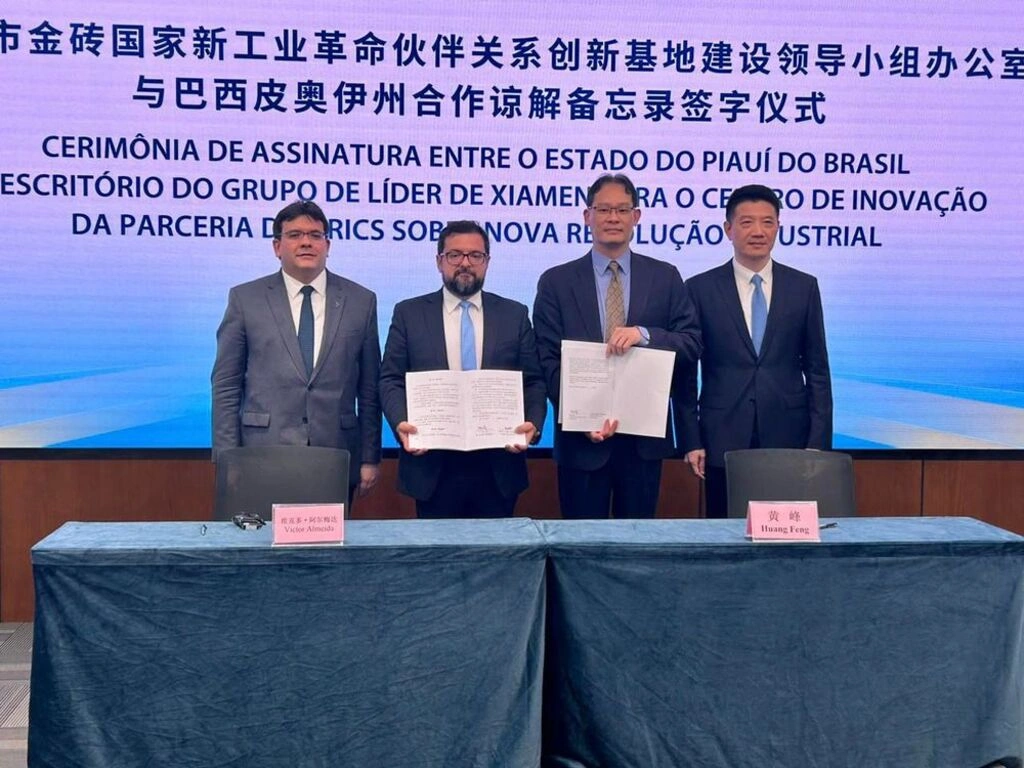 Rafael Fonteles assina MoU para implantar escritório na China