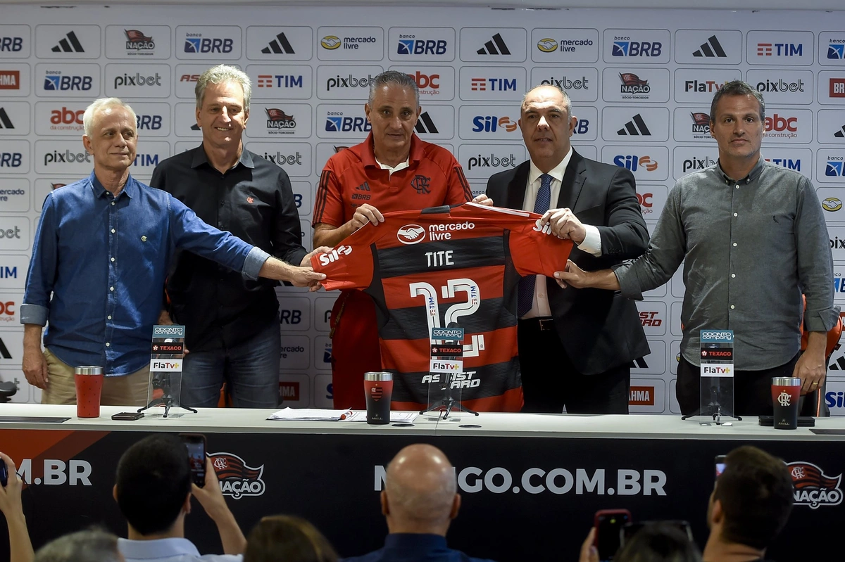 Tite é apresentado oficialmente como técnico do Flamengo
