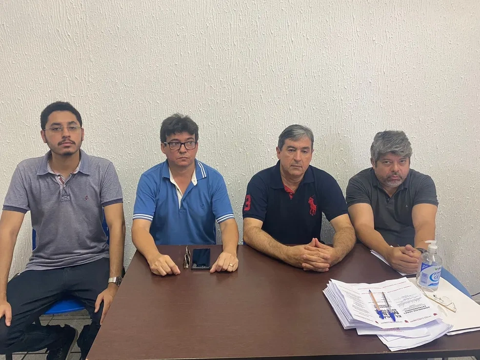 Vasconcelo Pinheiro (o terceiro da esquerda para a direita, de camisa preta) — Foto: Arquivo pessoal