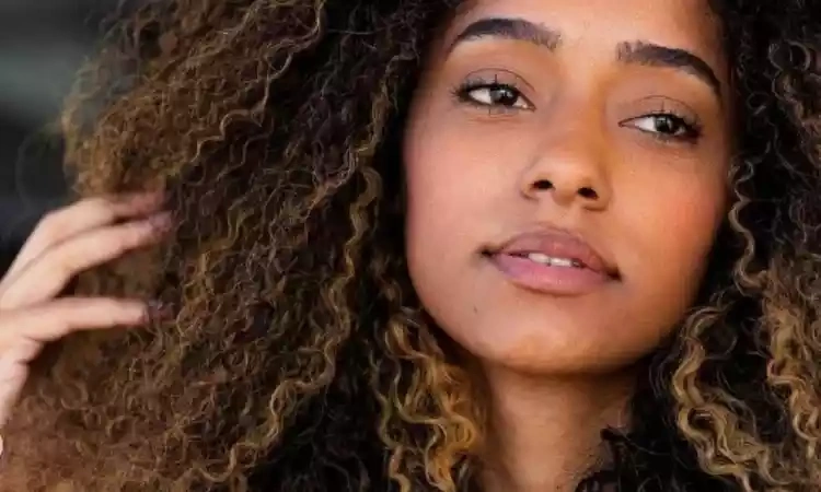 Atriz Isis Freitas morre aos 22 anos vítima de tuberculose