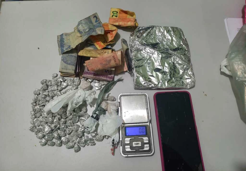Casal é preso em flagrante com drogas e balança de precisão em Parnaíba