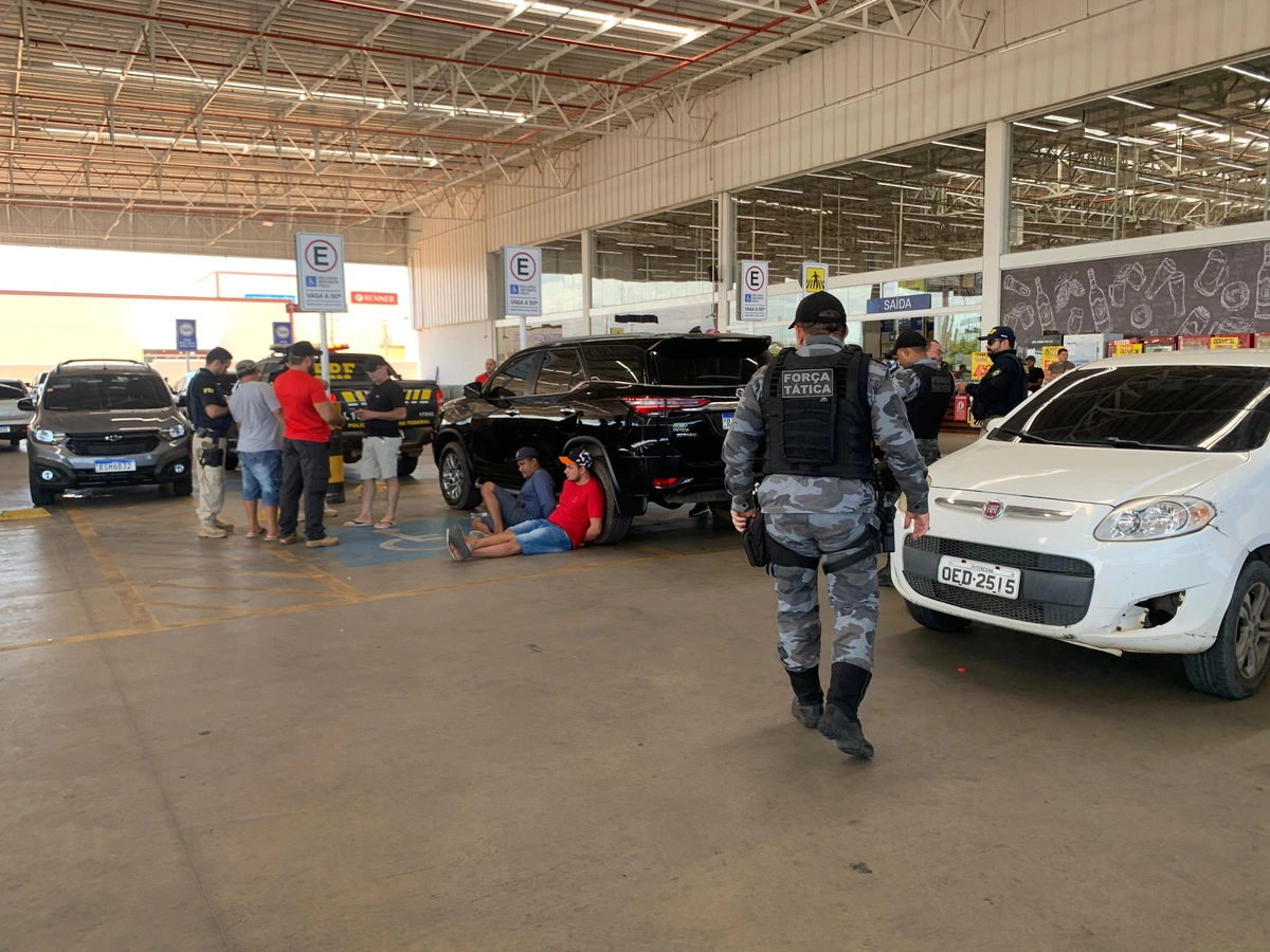 Dupla é presa em posse de SW4 com documento clonado no litoral do Piauí