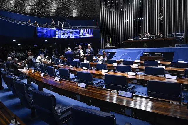 Senado aprovou em 1º turno PEC que limita poderes do STF