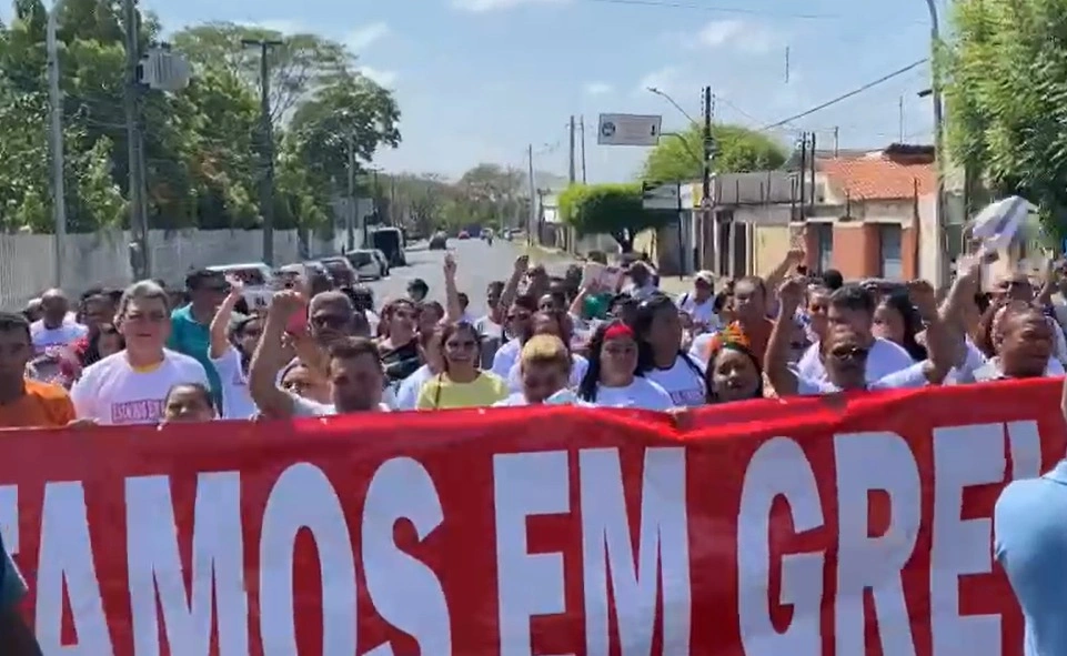 Terceirizados das escolas municipais entram em greve