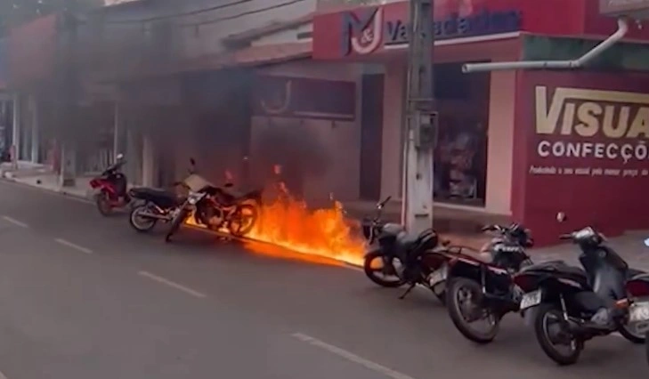 Transformador explode e causa incêndio em Esperantina