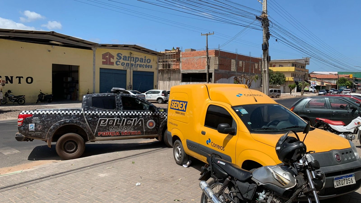 A polícia realiza diligências para capturar os suspeitos