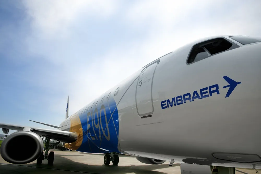 Avião modelo E190 da Embraer