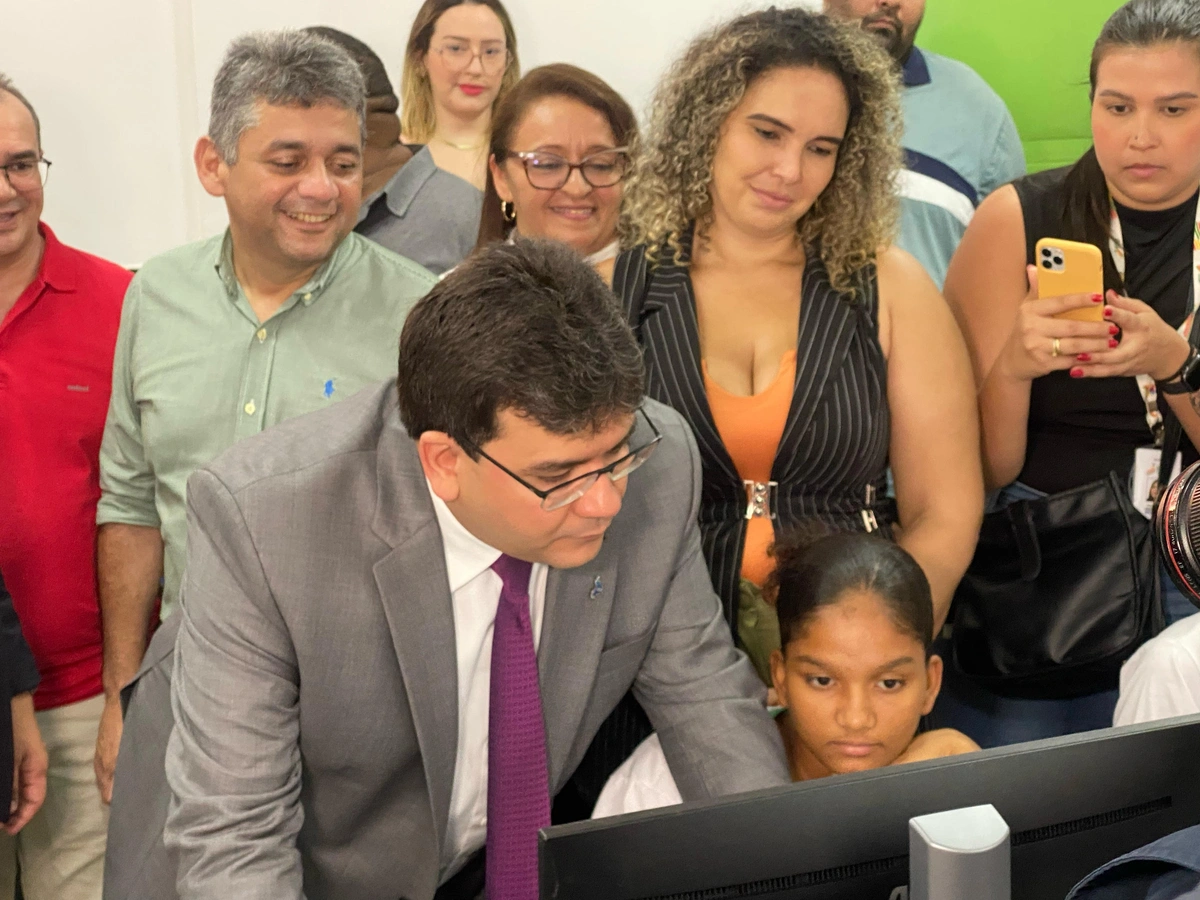 Governador inaugura escola em Demerval Lobão
