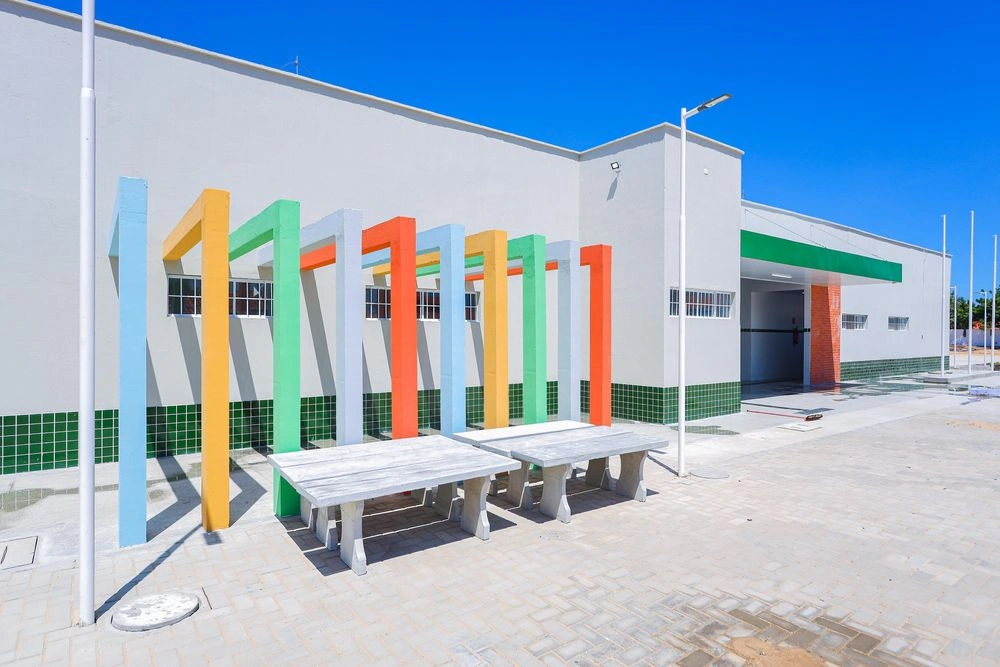 Governador inaugura escolas em Parnaíba e Luís Correia e visita obras da Escola do Mar