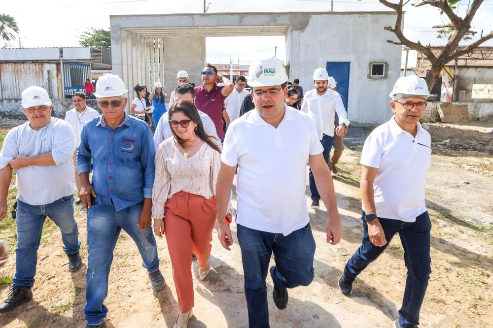 Governador inaugura escolas em Parnaíba e Luís Correia e visita obras da Escola do Mar