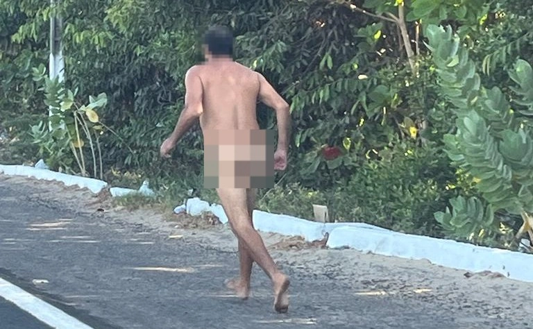 Homem surta e corre pelado em rua de Luís Correia