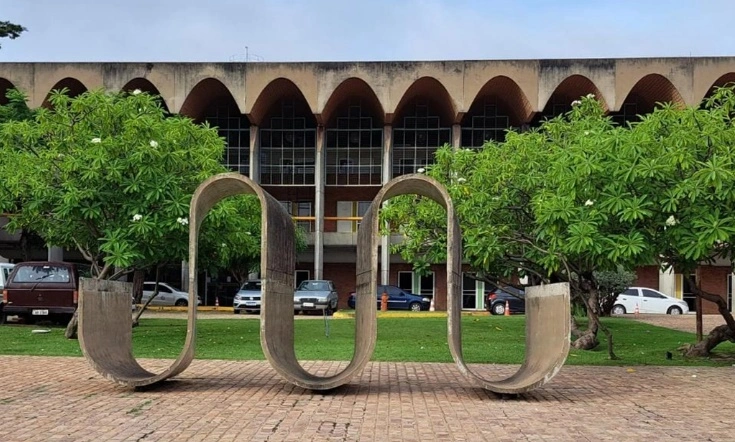 MP-PI quer saber se mãe de deputado é ‘funcionária fantasma’ na Alepi