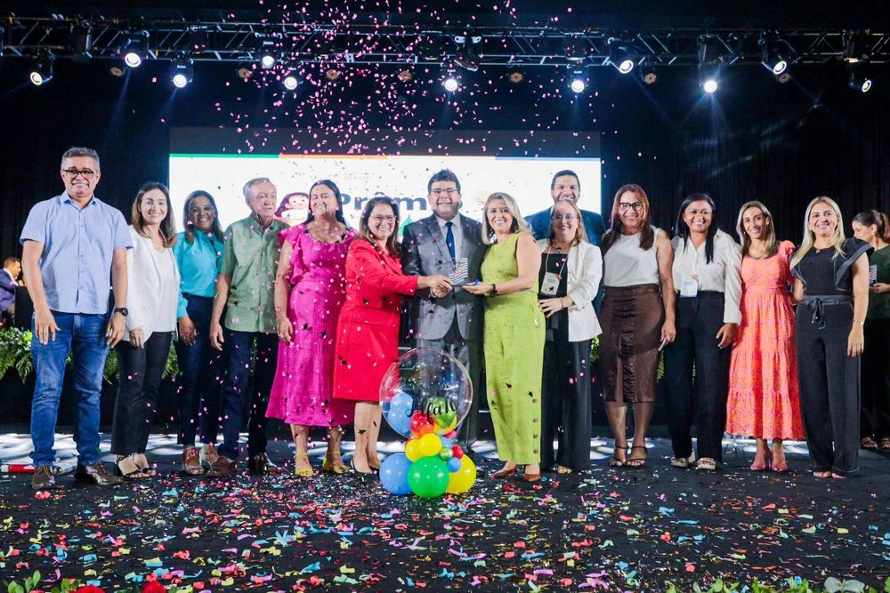 Rafael Fonteles premia escolas com as melhores práticas de alfabetização do Piauí