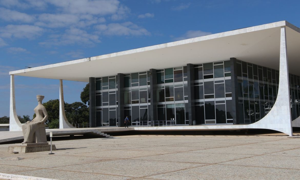 “Demissão sem justa causa” seria proibida