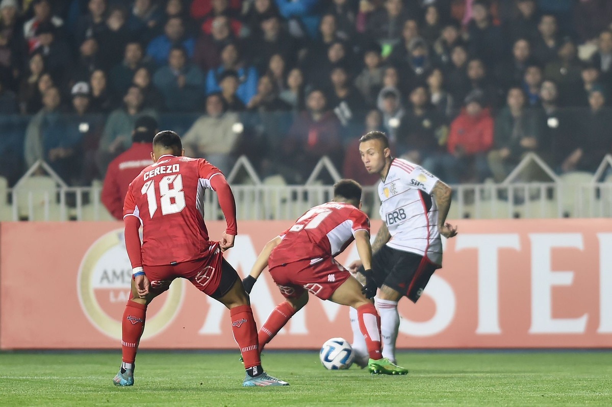 Flamengo abre o placar no Chile, mas acaba cedendo empate para Ñublense na Libertadores