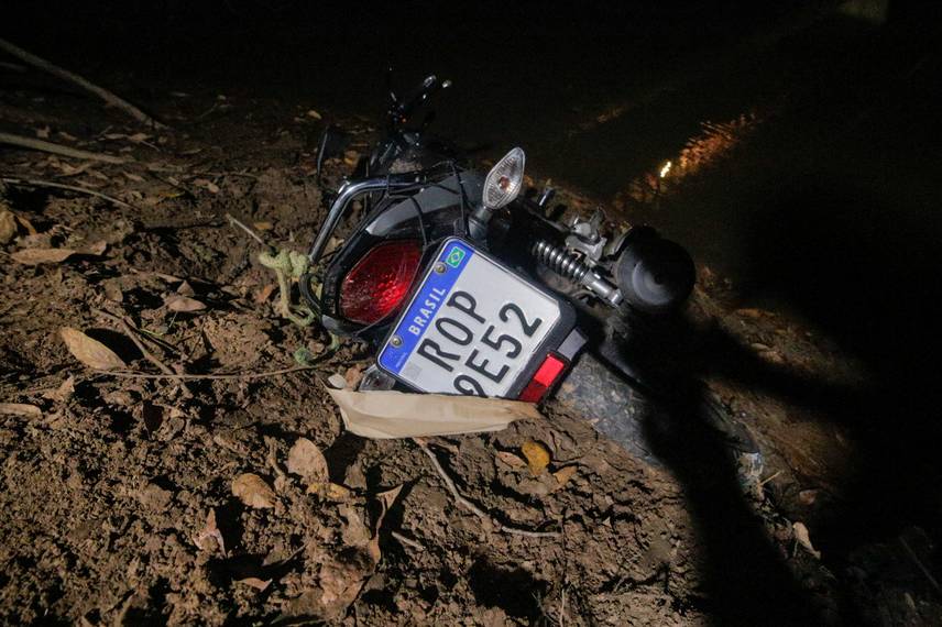 PM apreende dezenas de motos em operação para proibir 'rolezinhos' na Estaiada PM apreende dezenas de motos em operação para proibir 'rolezinhos' na Estaiada