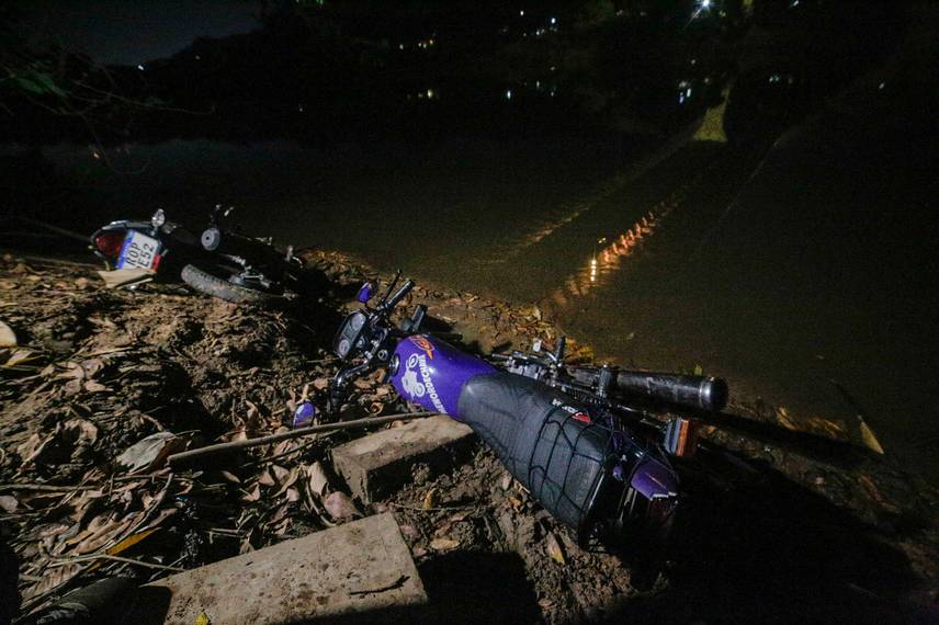 PM apreende dezenas de motos em operação para proibir 'rolezinhos' na Estaiada PM apreende dezenas de motos em operação para proibir 'rolezinhos' na Estaiada