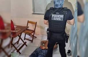 Suspeito sendo preso pela Polícia Civil (Foto: Divulgação)