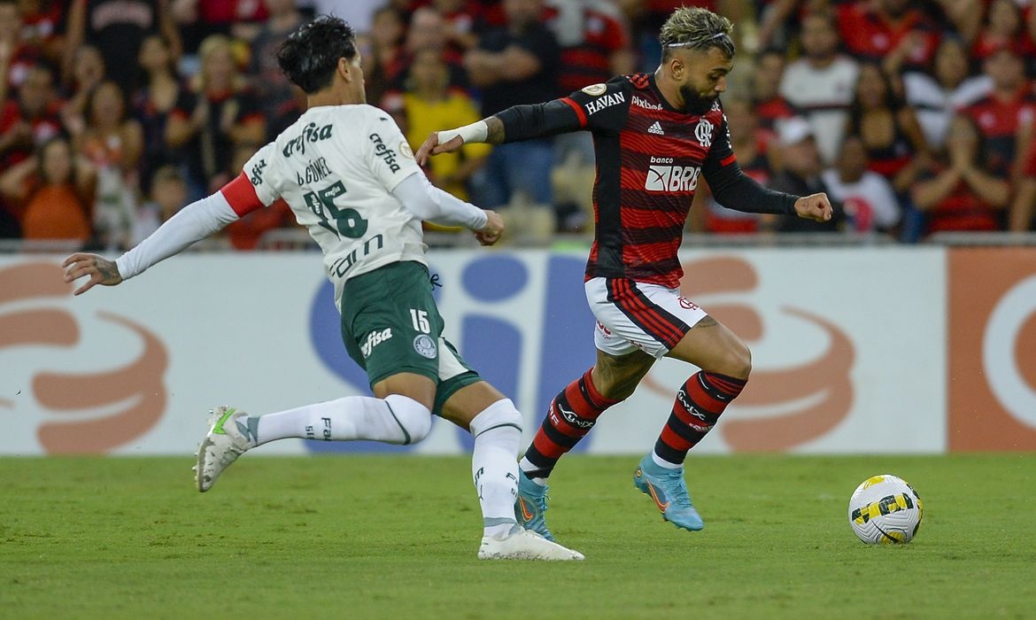Time carioca arrecadou R$ 1,2 bilhão e o paulista R$ 867 milhões