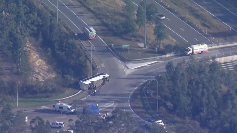 Acidente com ônibus deixa 10 mortos