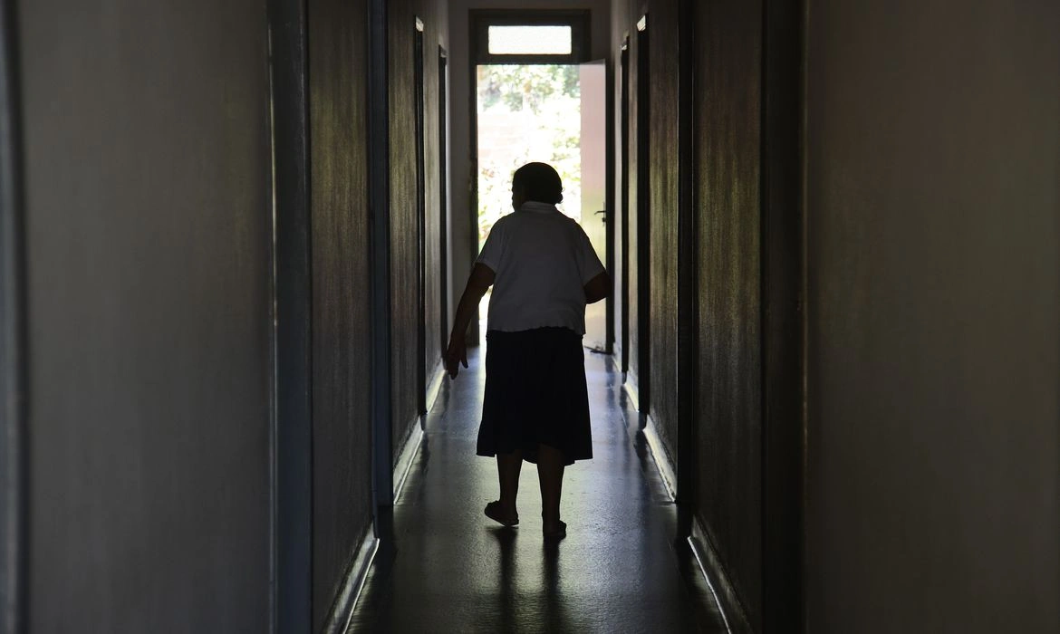 Alzheimer: brasileiros criam ferramenta que ajuda no tratamento