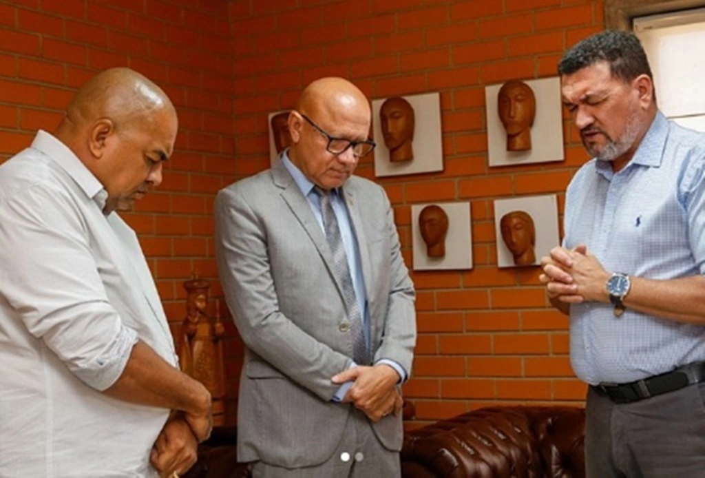 Franzé recebe oração de evangélicos