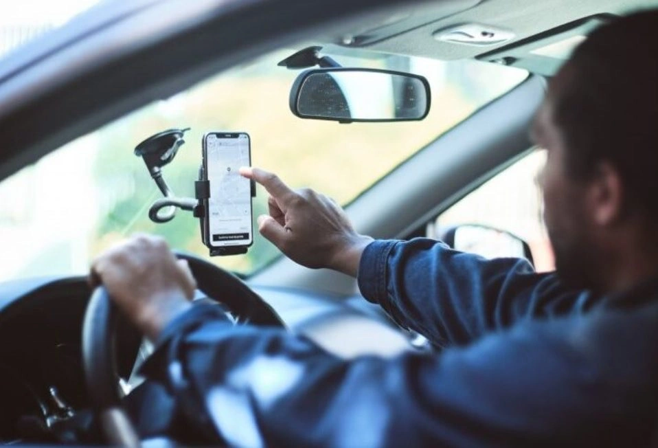 Motorista de app de viagem