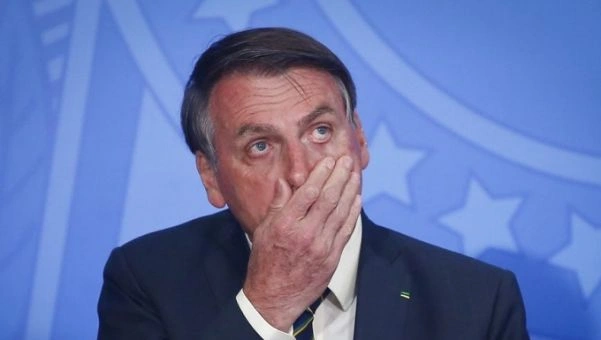 Votação de Bolsonaro segue com três votos a um em favor de sua inelegibilidade