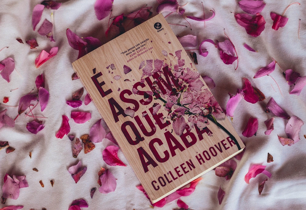 Livro É assim que acaba, da escritora norte-america Collen Hoover