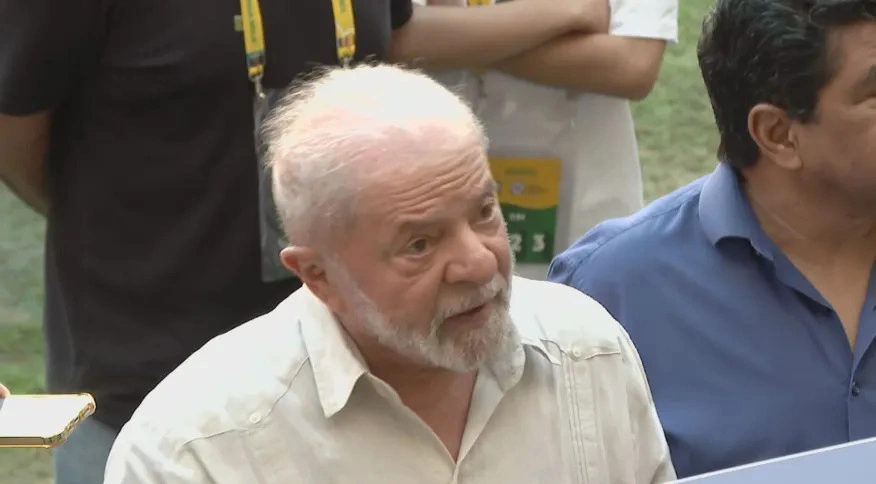 Lula no treino da equipe de futebol feminino do Brasil