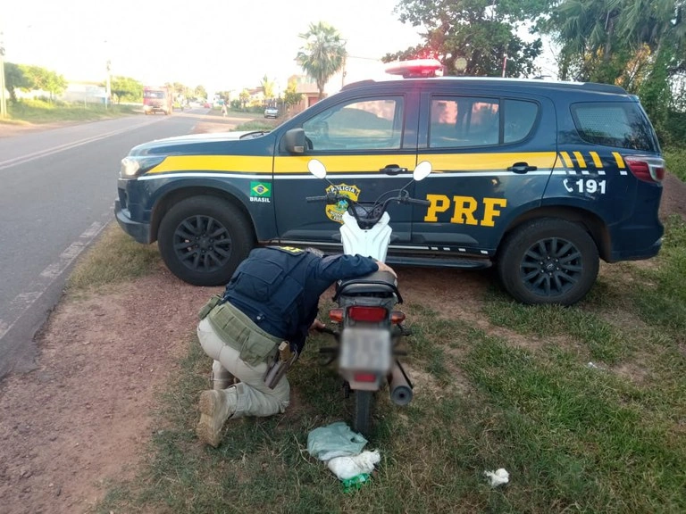 Mulher é detida com moto adulterada e documento falso