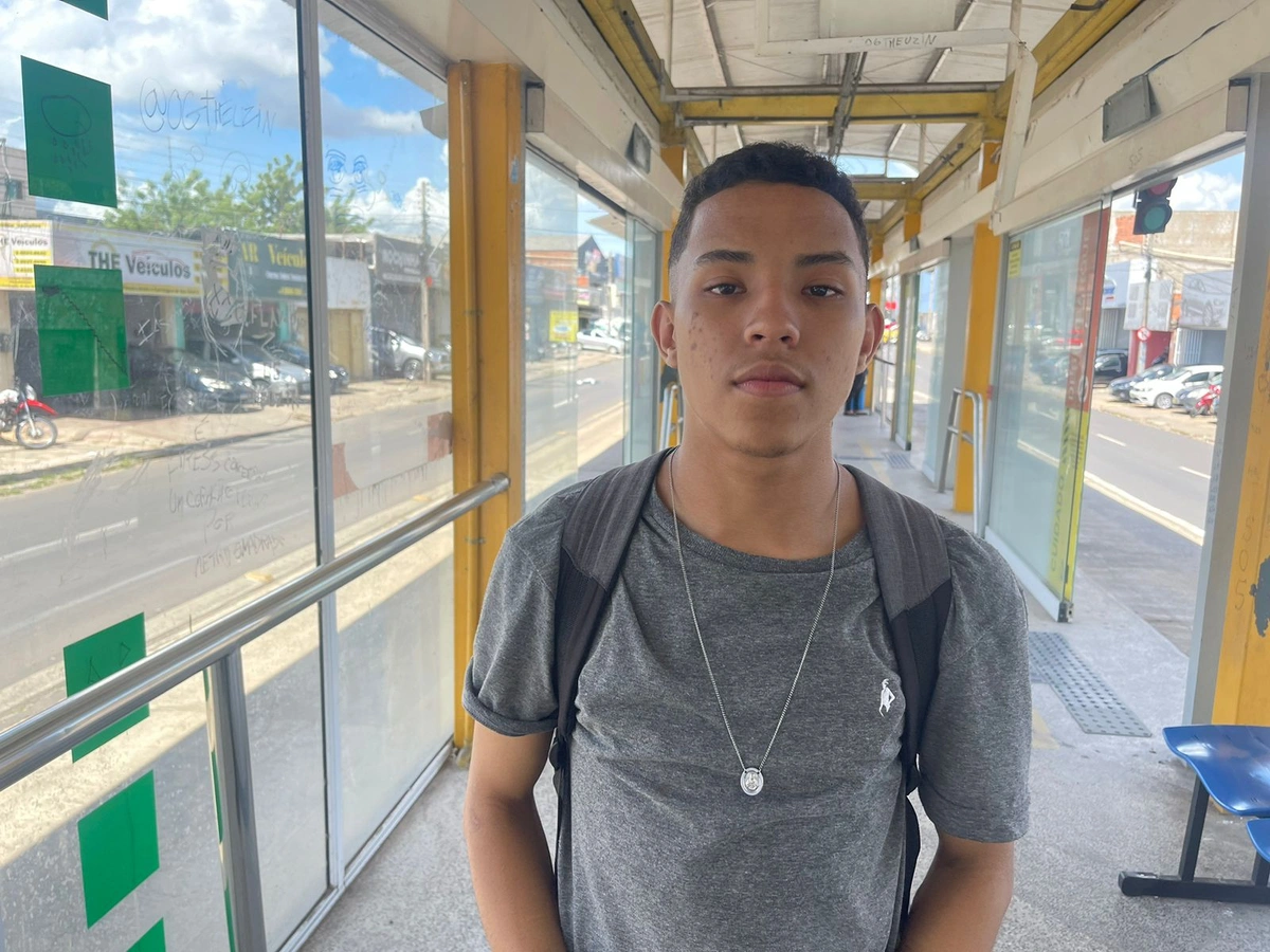 Passageiros esperam até duas horas nas paradas