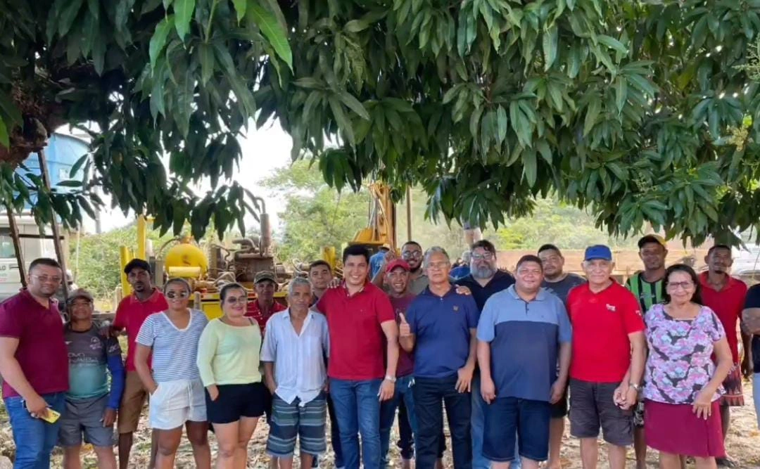 Prefeito de Curralinhos Everaldo Araújo, equipe da agrosolo e moradores do Projeto Lagoa Nova