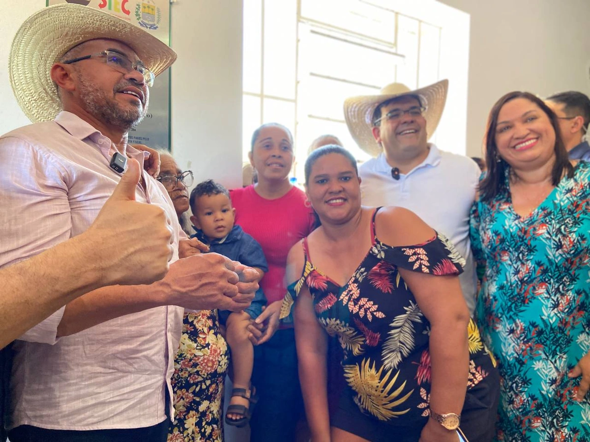 Rafael com moradores de Parnaguá