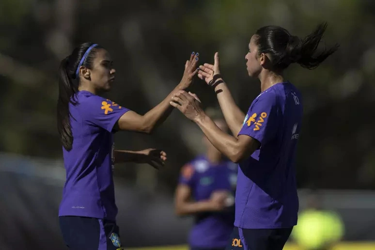 Seleção brasileira vence China em último jogo antes da copa de futebol feminino