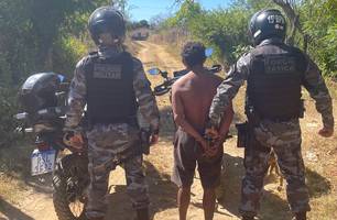 Suspeito é preso em flagrante por matar colega a facadas (Foto: Divulgação/ PM-PI)