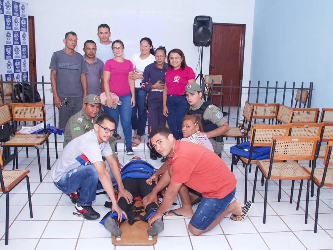 Treinamento de contenção psiquiátrica para a equipe do SAMU de Arraial