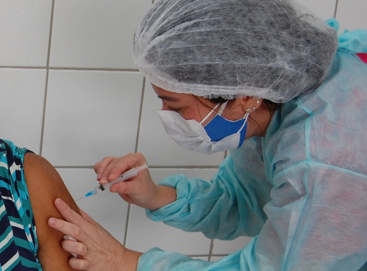 Vacinas contra a gripe e covid
