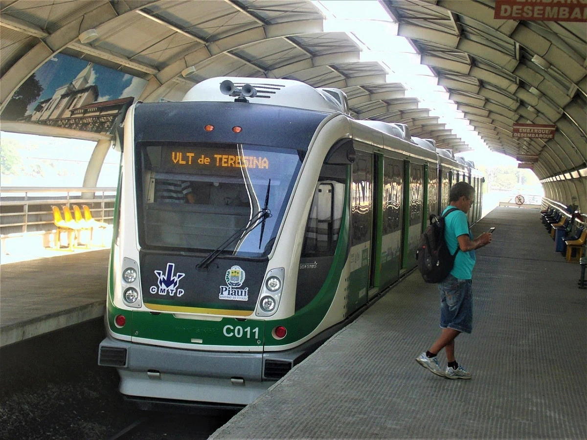 Veículo Leve sobre Trilhos (VLT) de Teresina