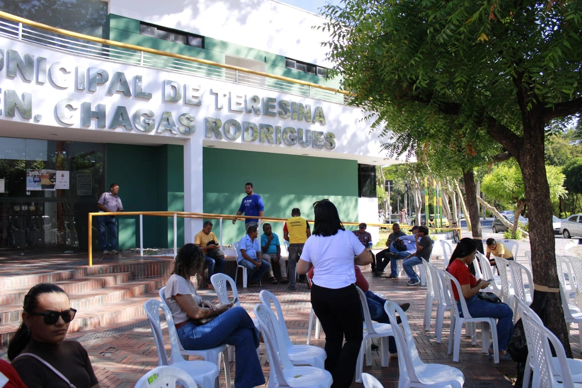 Assembleia realizada pelos servidores públicos na Câmara