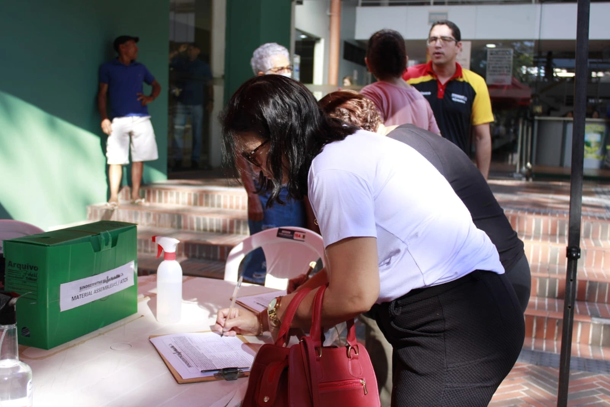 Assembleia realizada pelos servidores públicos na Câmara