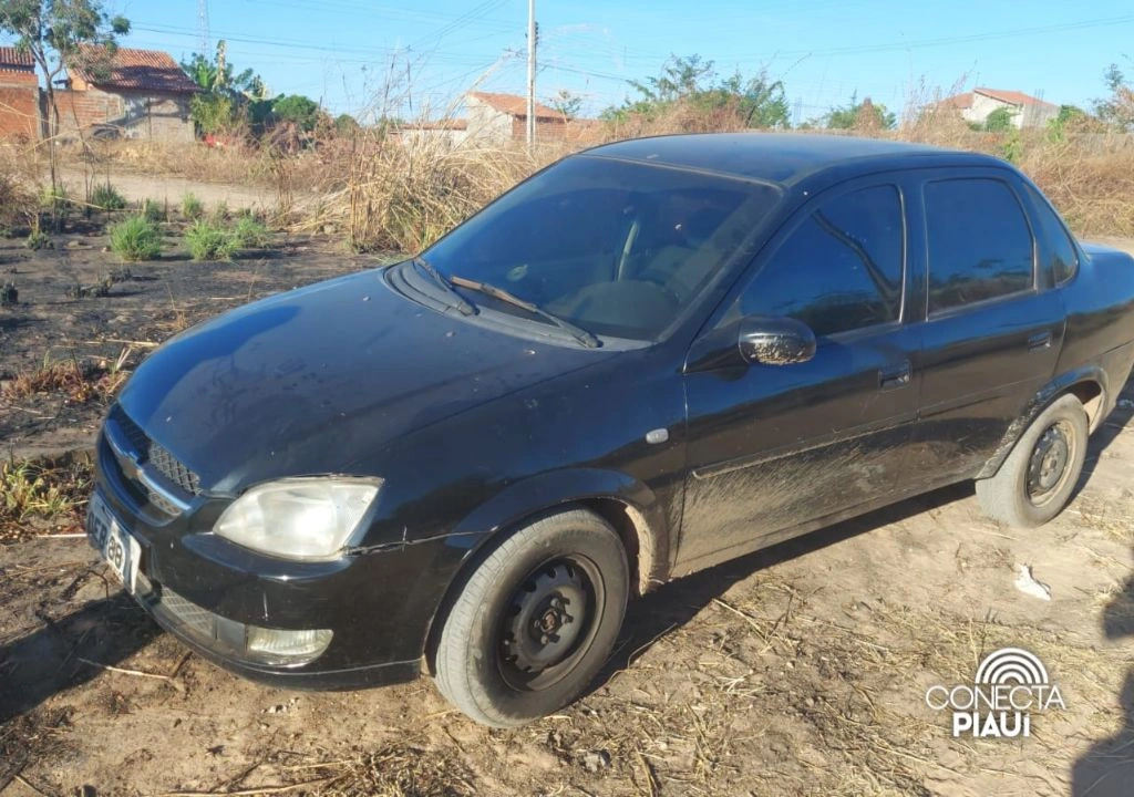 Carro usado pelos criminosos em crime de execução