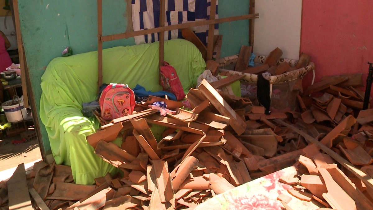 Casa desabada no residencial João Emílio Falcão