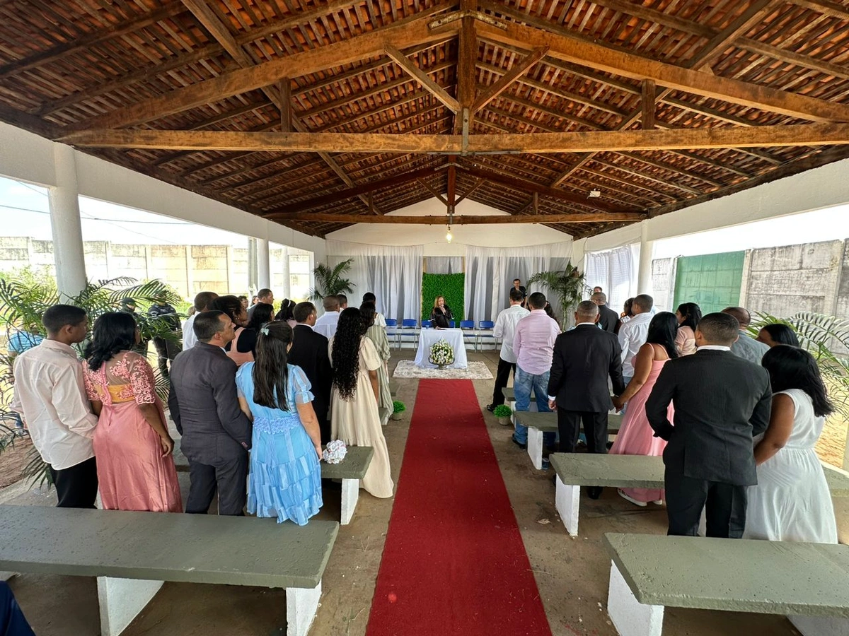 Casamento coletivo em penitenciária do Piauí