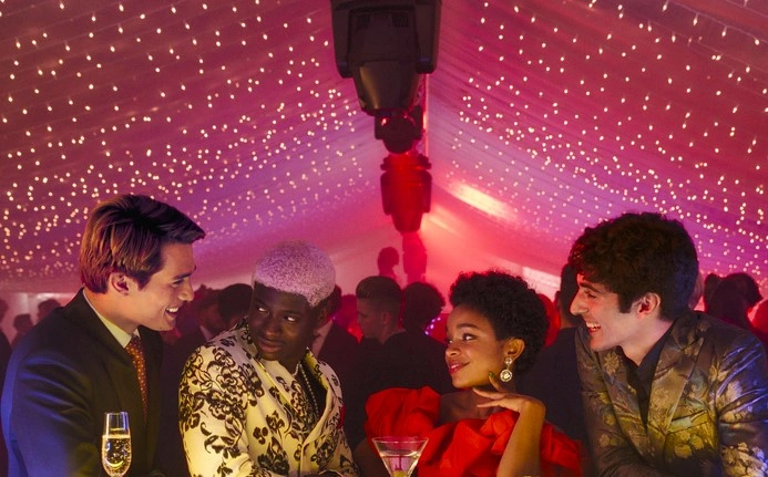 Cena do filme "Vermelho, Branco e Sangue Azul"